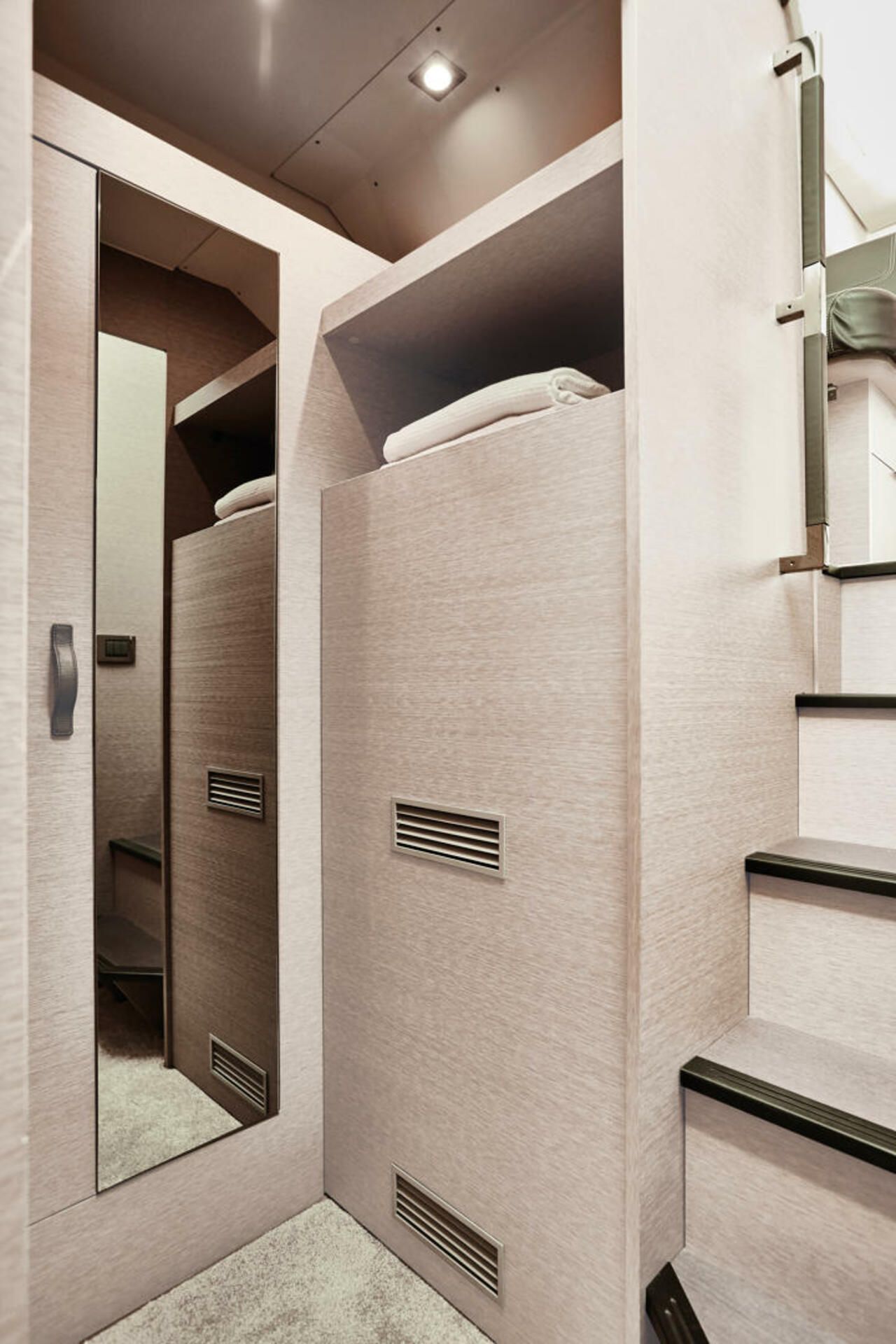 Prestige 420S — photo 36