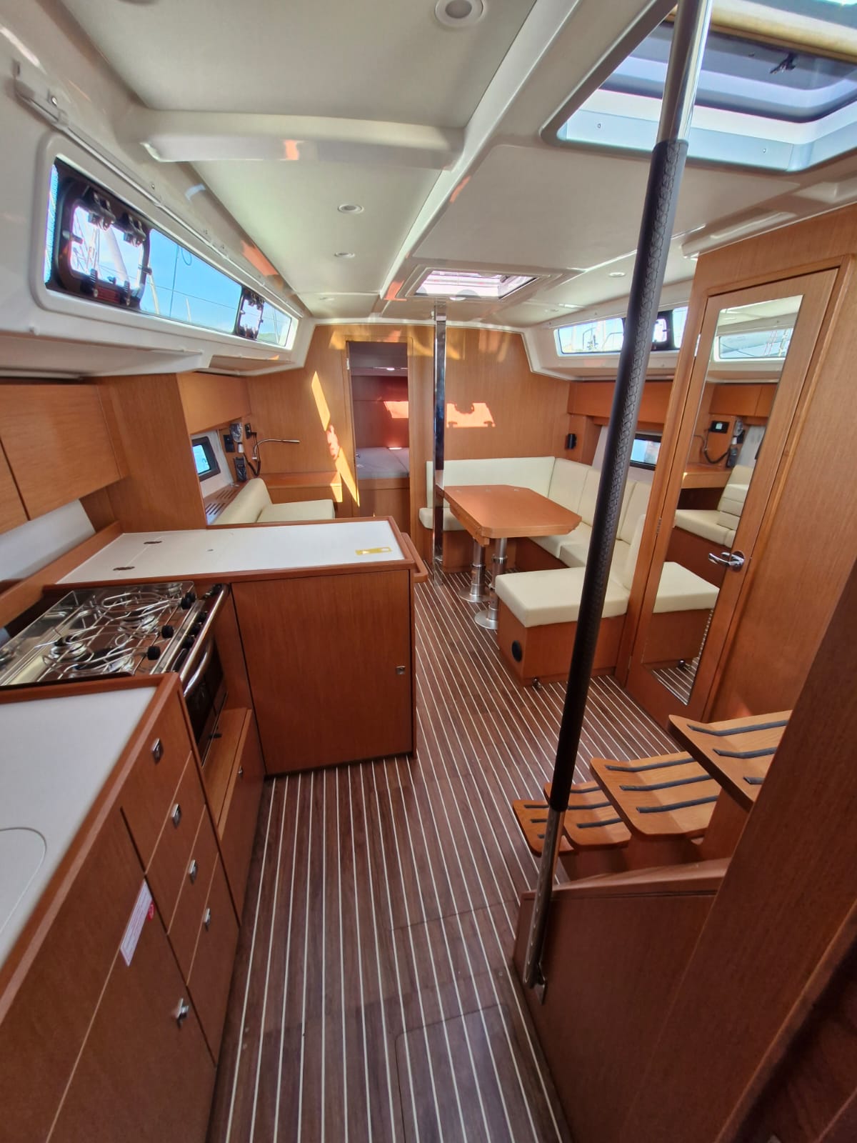 Bavaria C38 — photo 7