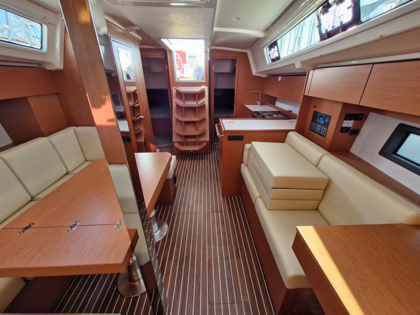 Bavaria C38 — photo 8