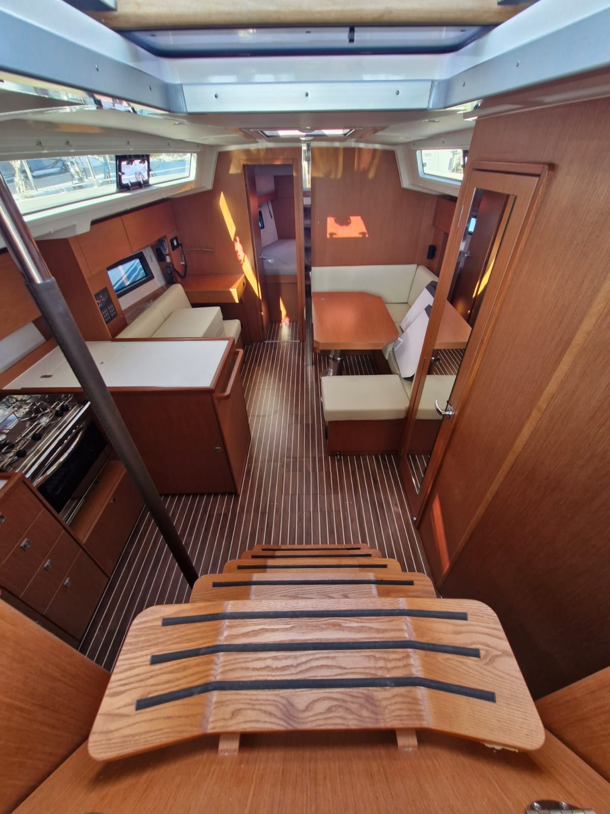 Bavaria C38 — photo 9