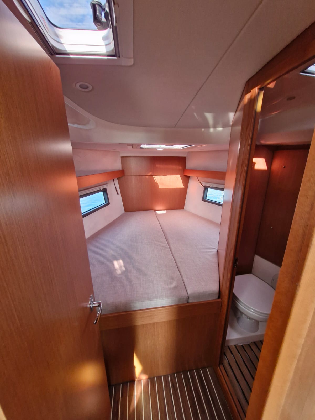 Bavaria C38 — photo 11