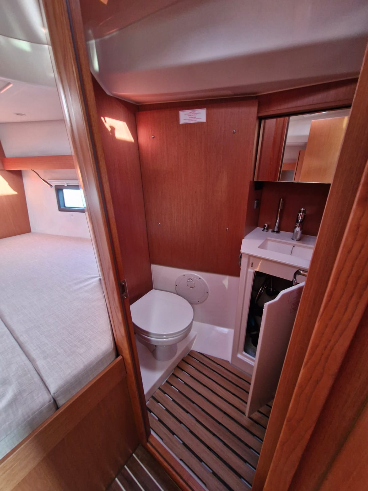 Bavaria C38 — photo 14