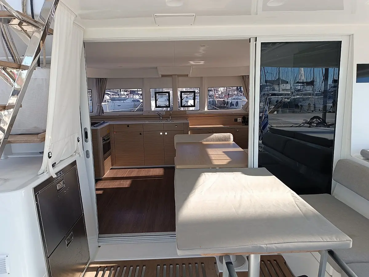 Lagoon 43 - 4 + 2 cab. — photo 11