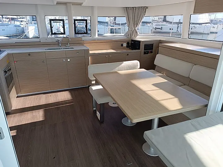 Lagoon 43 - 4 + 2 cab. — photo 15