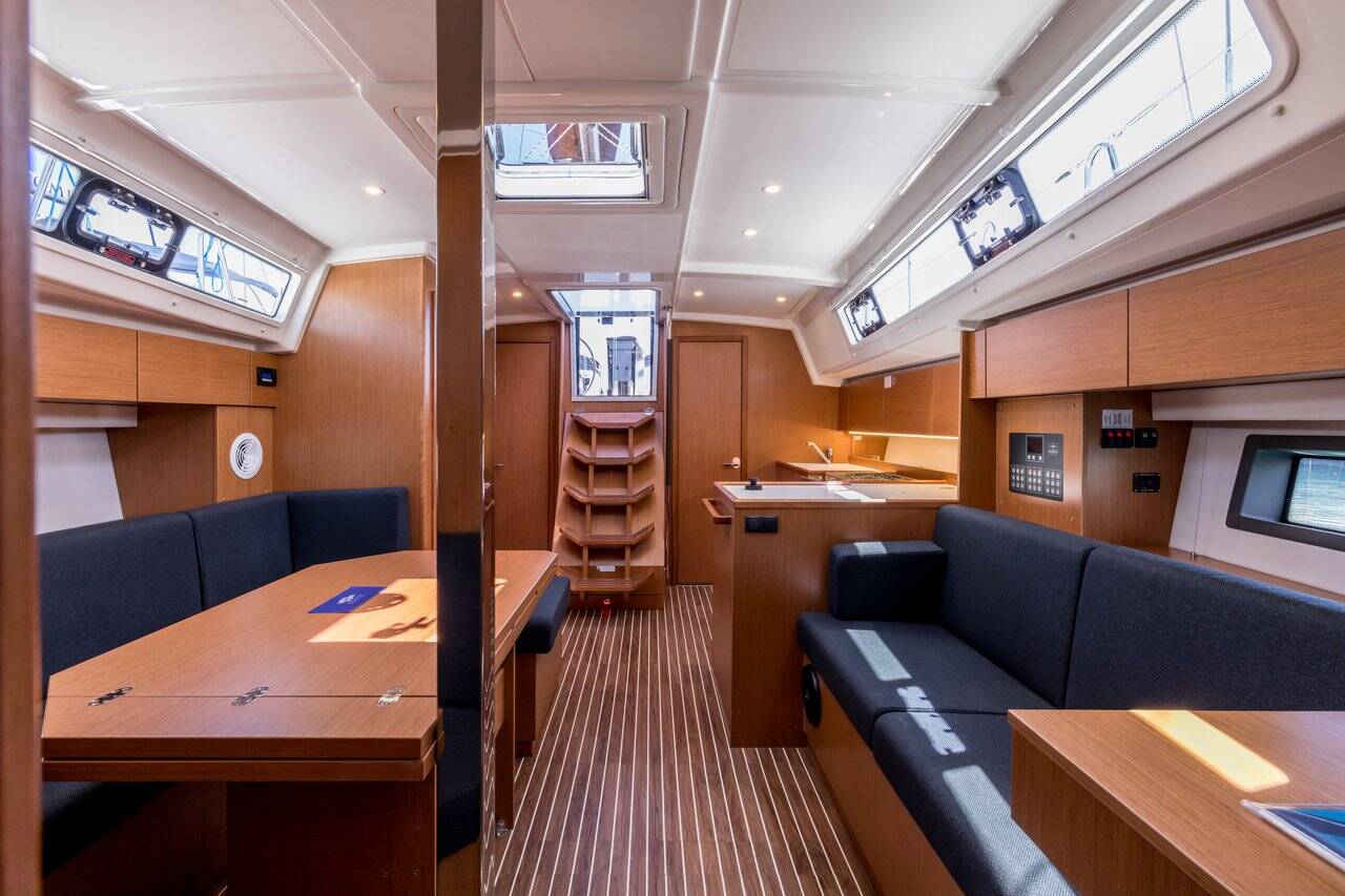 Bavaria C42 — photo 4