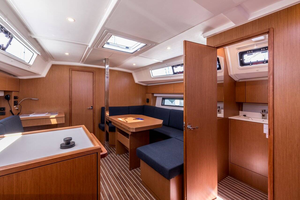 Bavaria C42 — photo 5