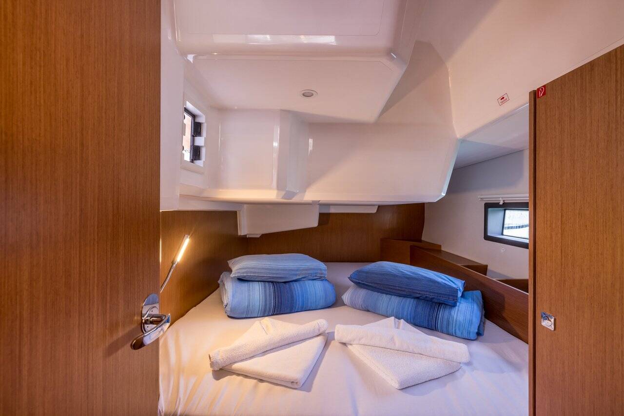 Bavaria C42 — photo 7