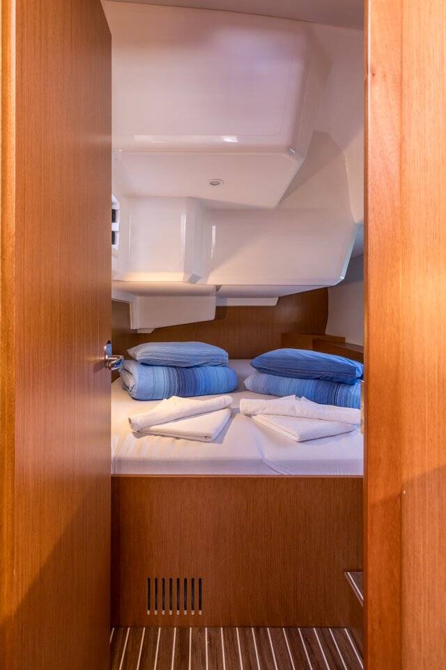 Bavaria C42 — photo 8