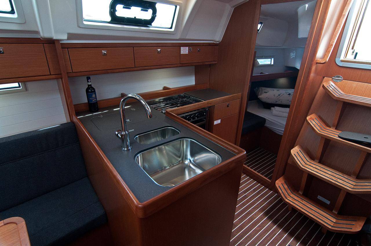 Bavaria Cruiser 37 - 3 cab. — photo 6