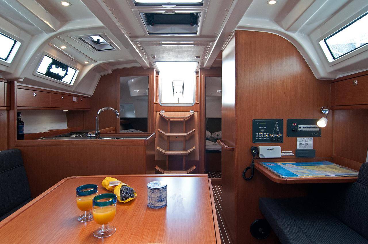Bavaria Cruiser 37 - 3 cab. — photo 8