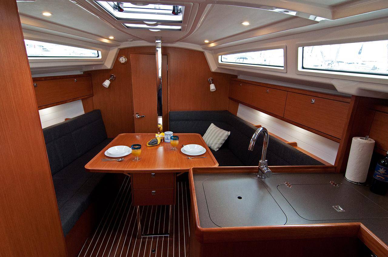 Bavaria Cruiser 34 — photo 4