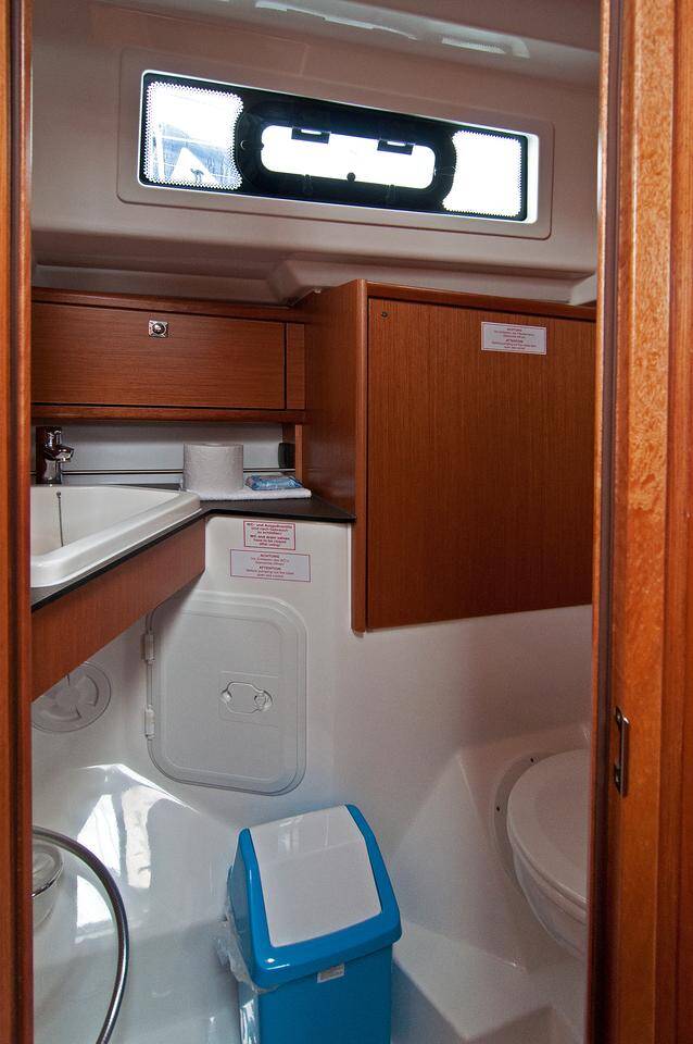 Bavaria Cruiser 34 — photo 8