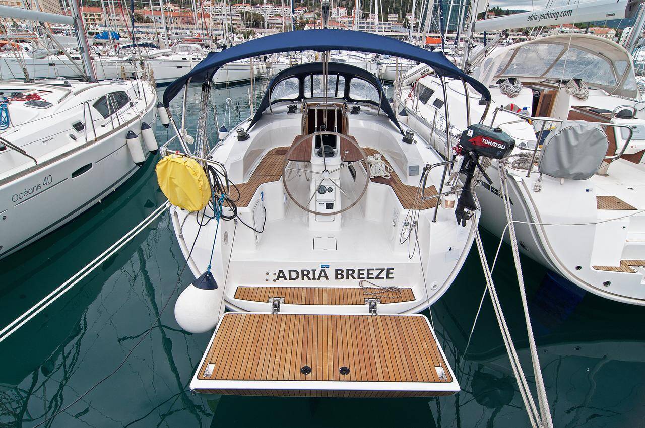 Bavaria Cruiser 33 — photo 1