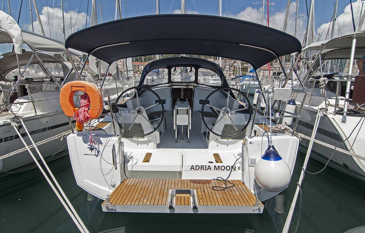 Sun Odyssey 349 - 3 cab. — photo 1