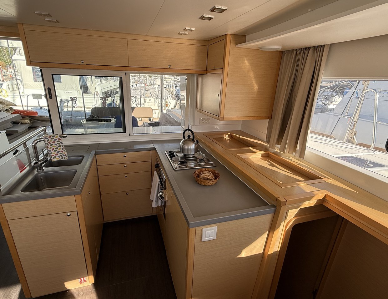 Lagoon 450 F - 4 + 2 cab. — photo 14