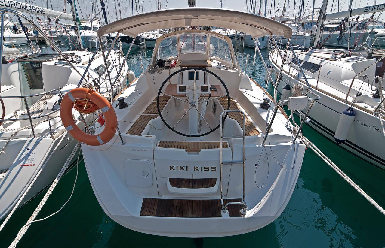 Sun Odyssey 33i - 2 cab. — photo 1