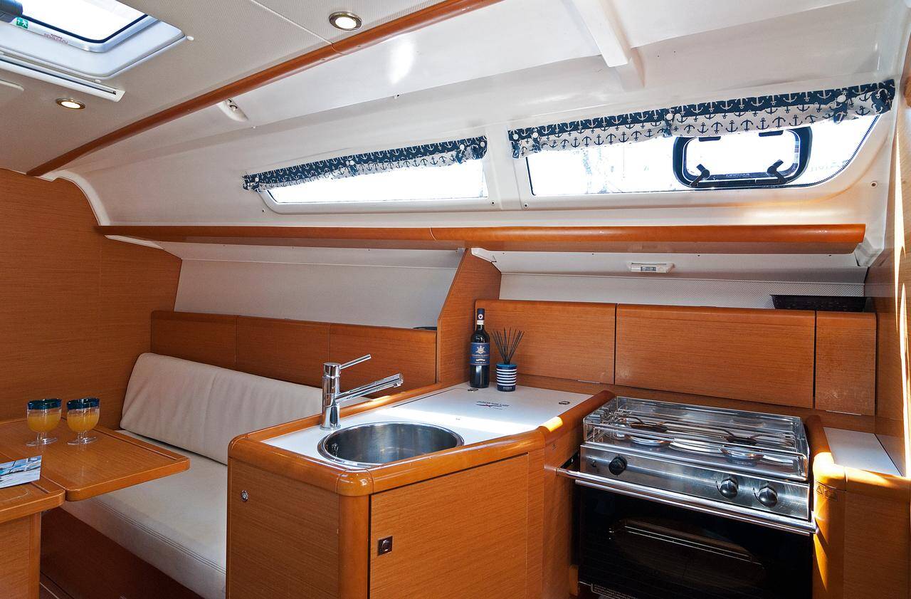 Sun Odyssey 33i - 2 cab. — photo 5