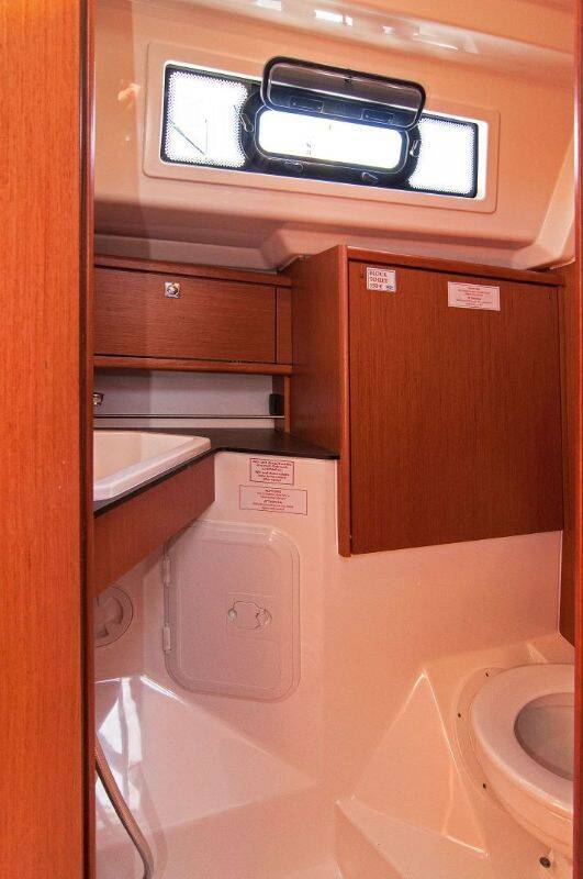Bavaria Cruiser 34 — photo 7