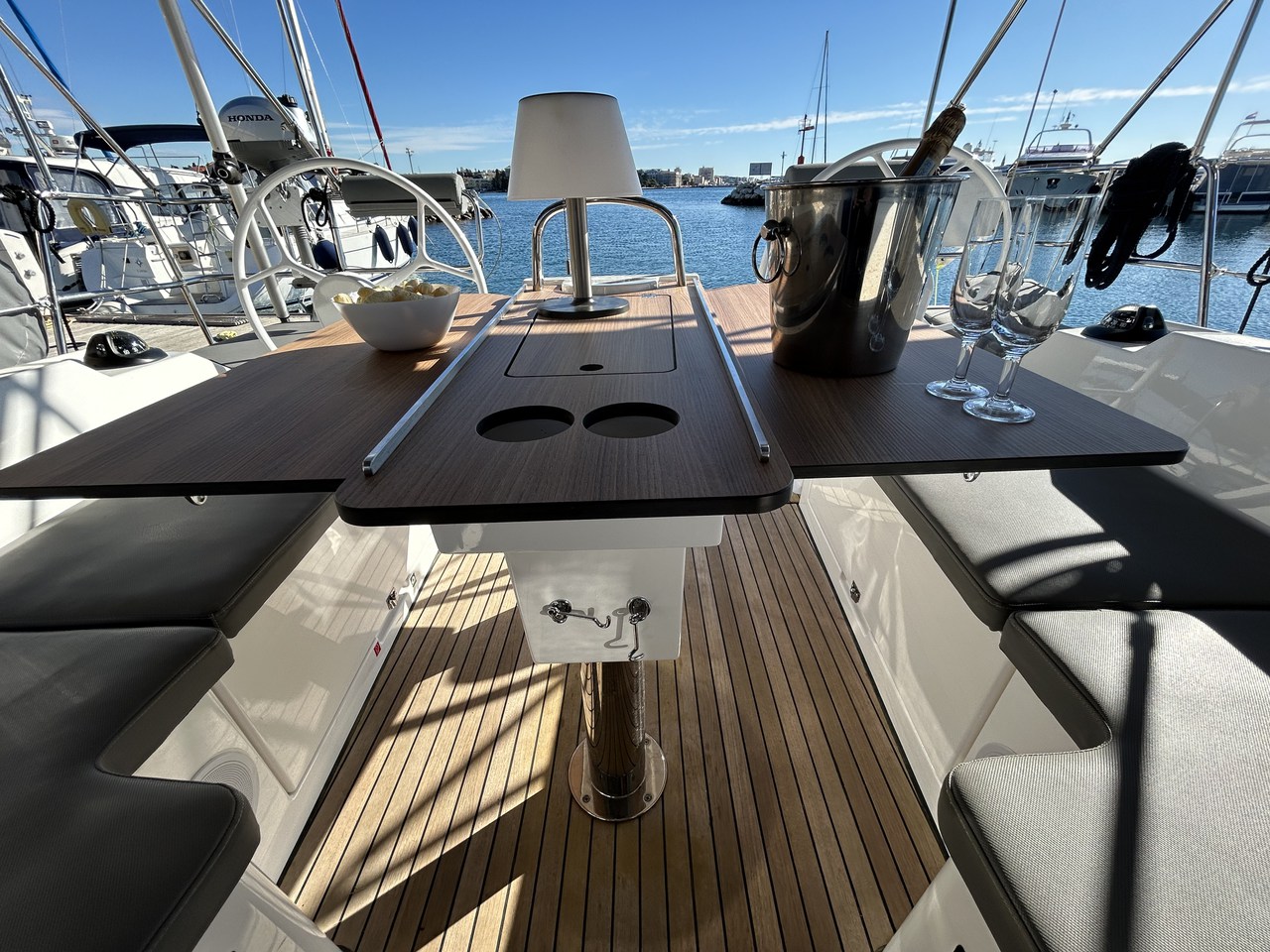 Bavaria C38 — photo 6