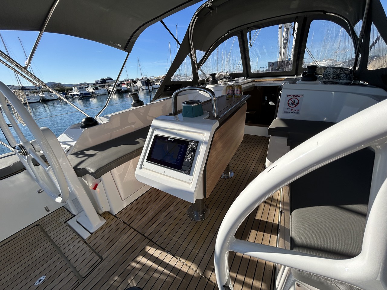 Bavaria C38 — photo 8