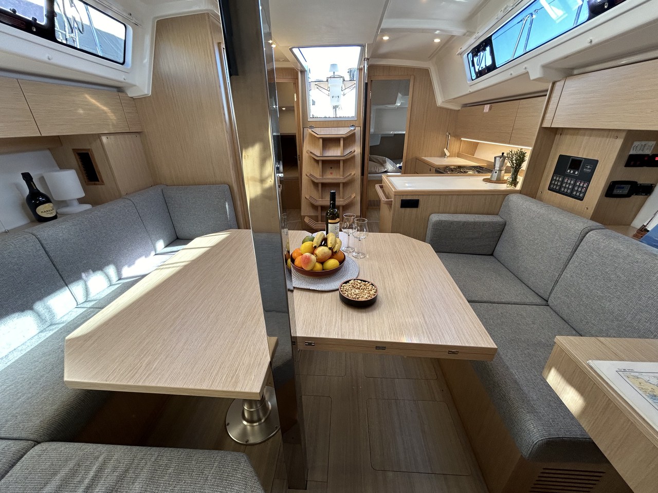 Bavaria C38 — photo 10