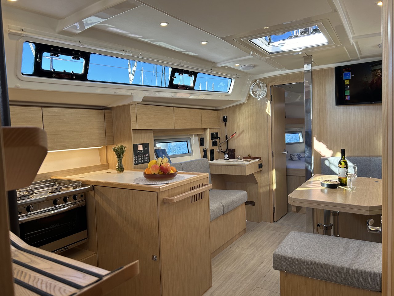 Bavaria C38 — photo 12