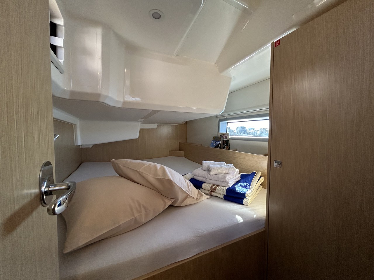 Bavaria C38 — photo 17