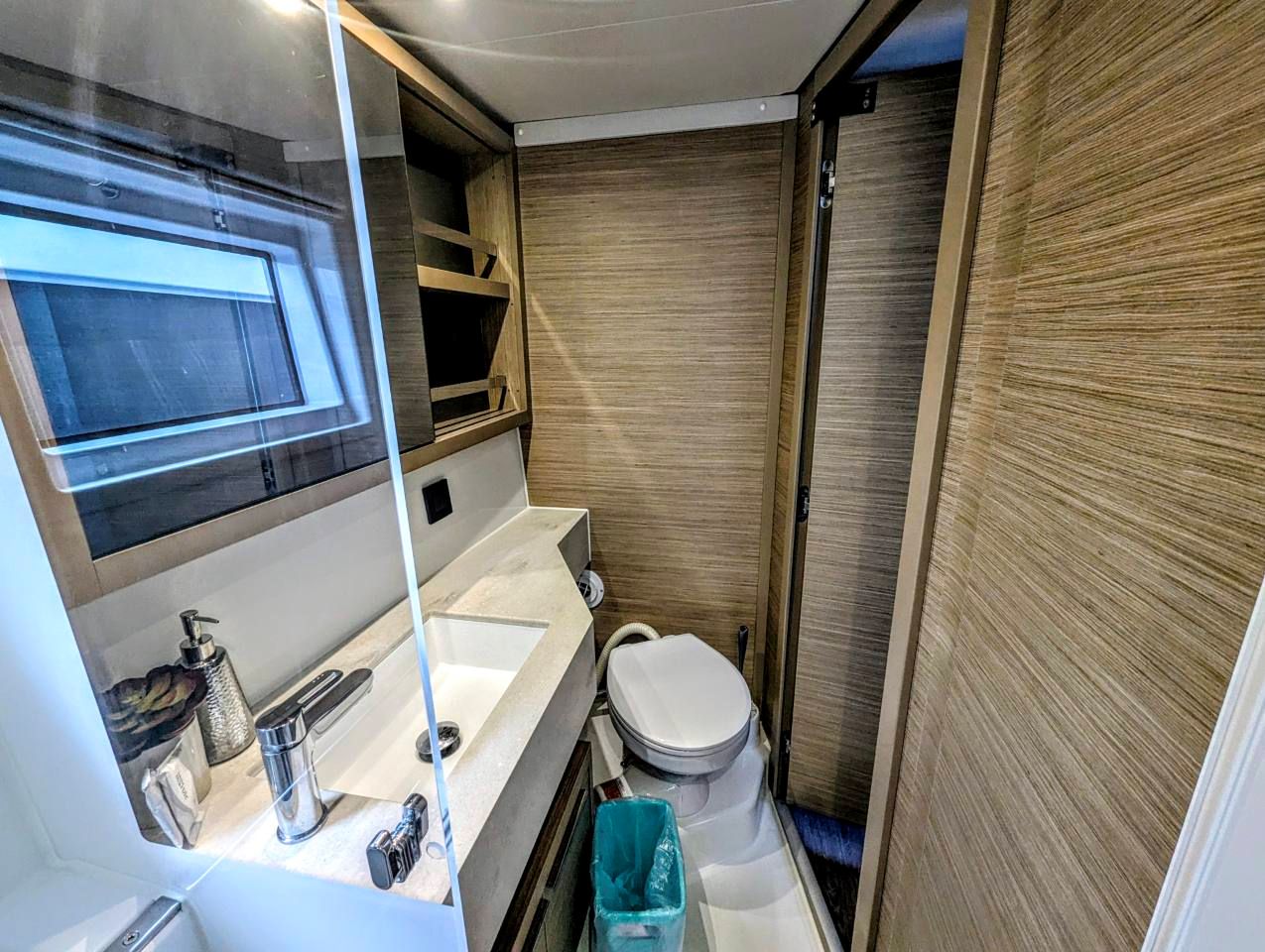Lagoon 46 - 4 + 2 cab. — photo 13