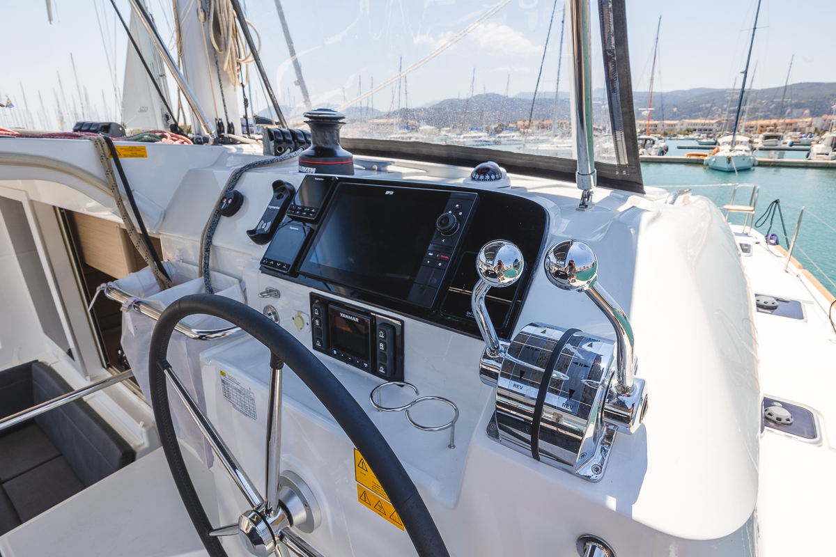 Lagoon 40 - 4 + 2 cab — photo 9