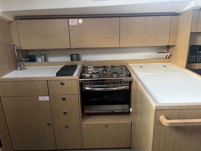 Bavaria C38 — photo 6