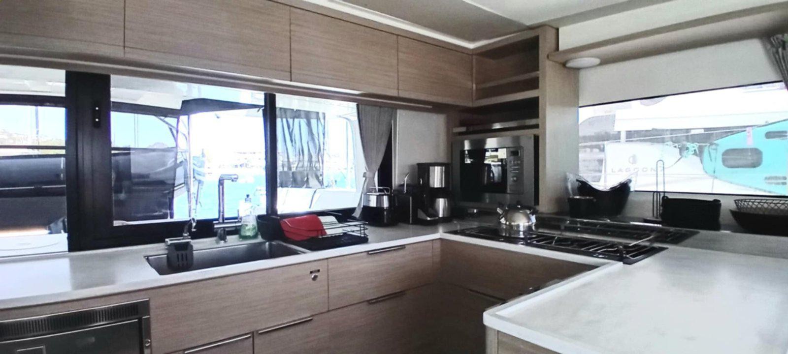 Lagoon 46 - 4 + 1 cab. — photo 10