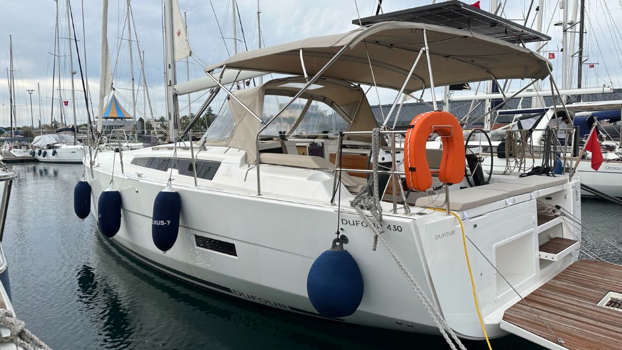 Dufour 430 - 3 cab. — photo 4
