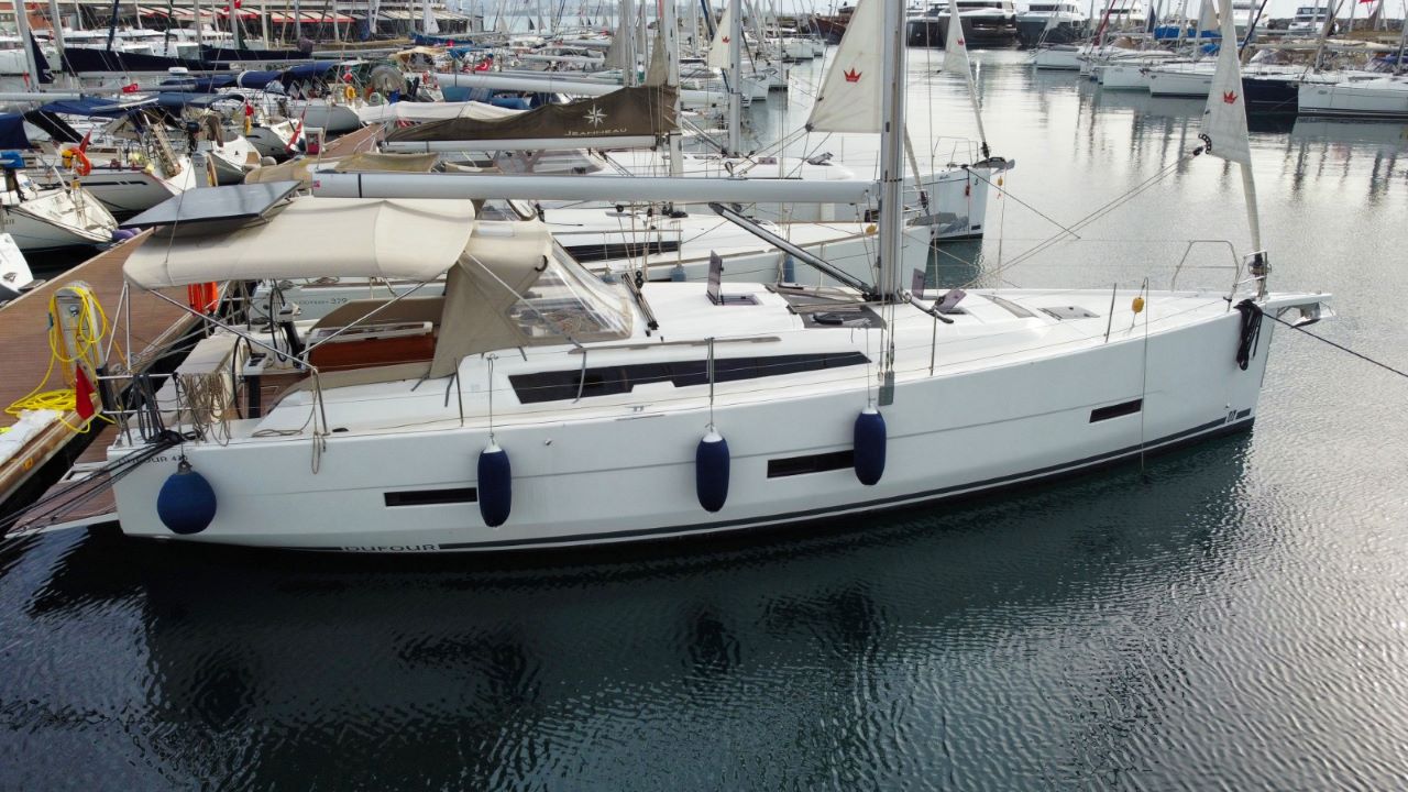 Dufour 430 - 3 cab. — photo 6