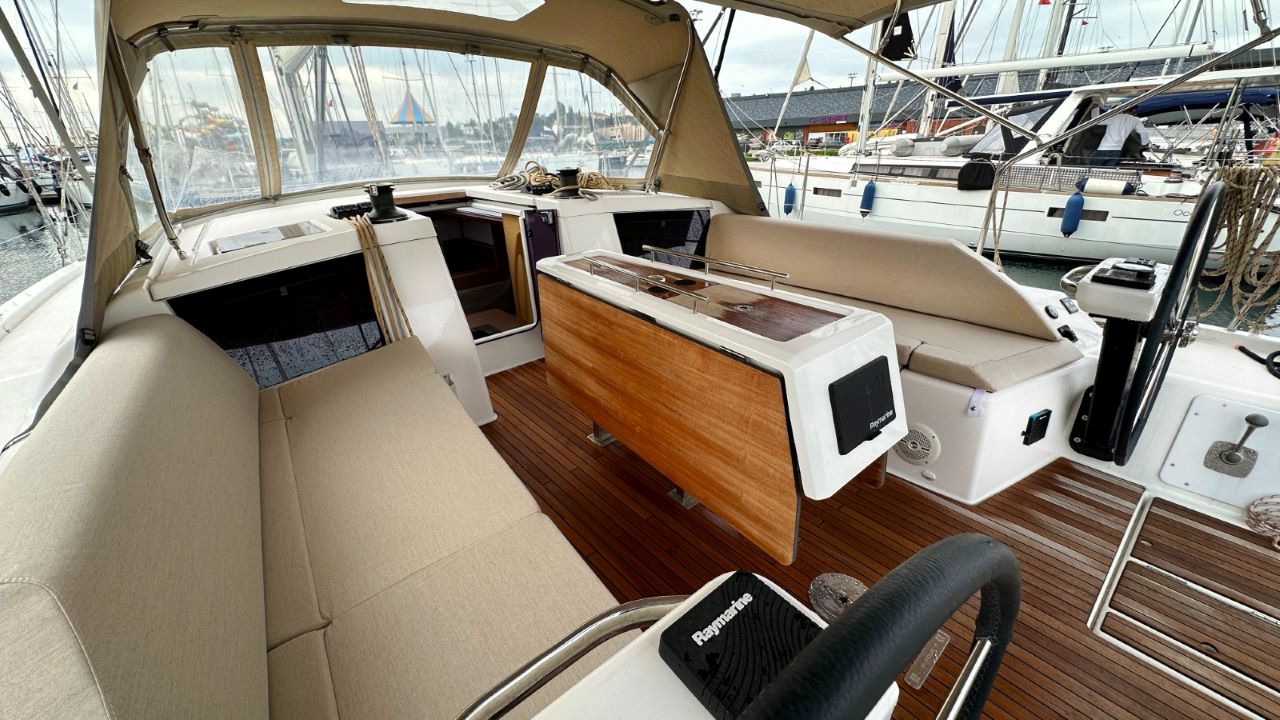 Dufour 430 - 3 cab. — photo 7