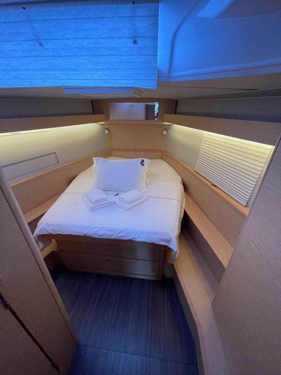 Dufour 430 - 3 cab. — photo 10