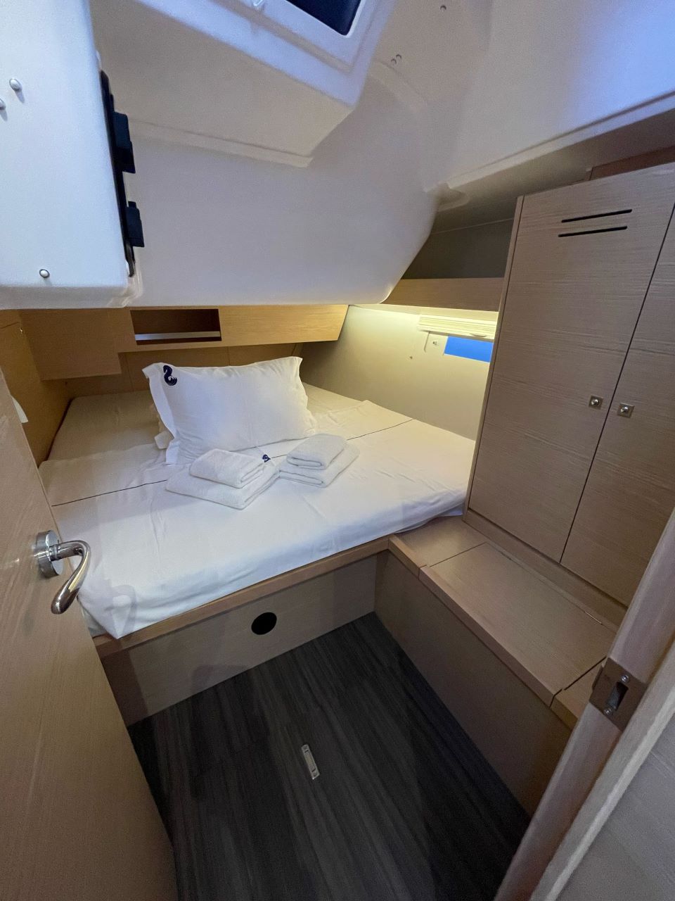 Dufour 430 - 3 cab. — photo 11