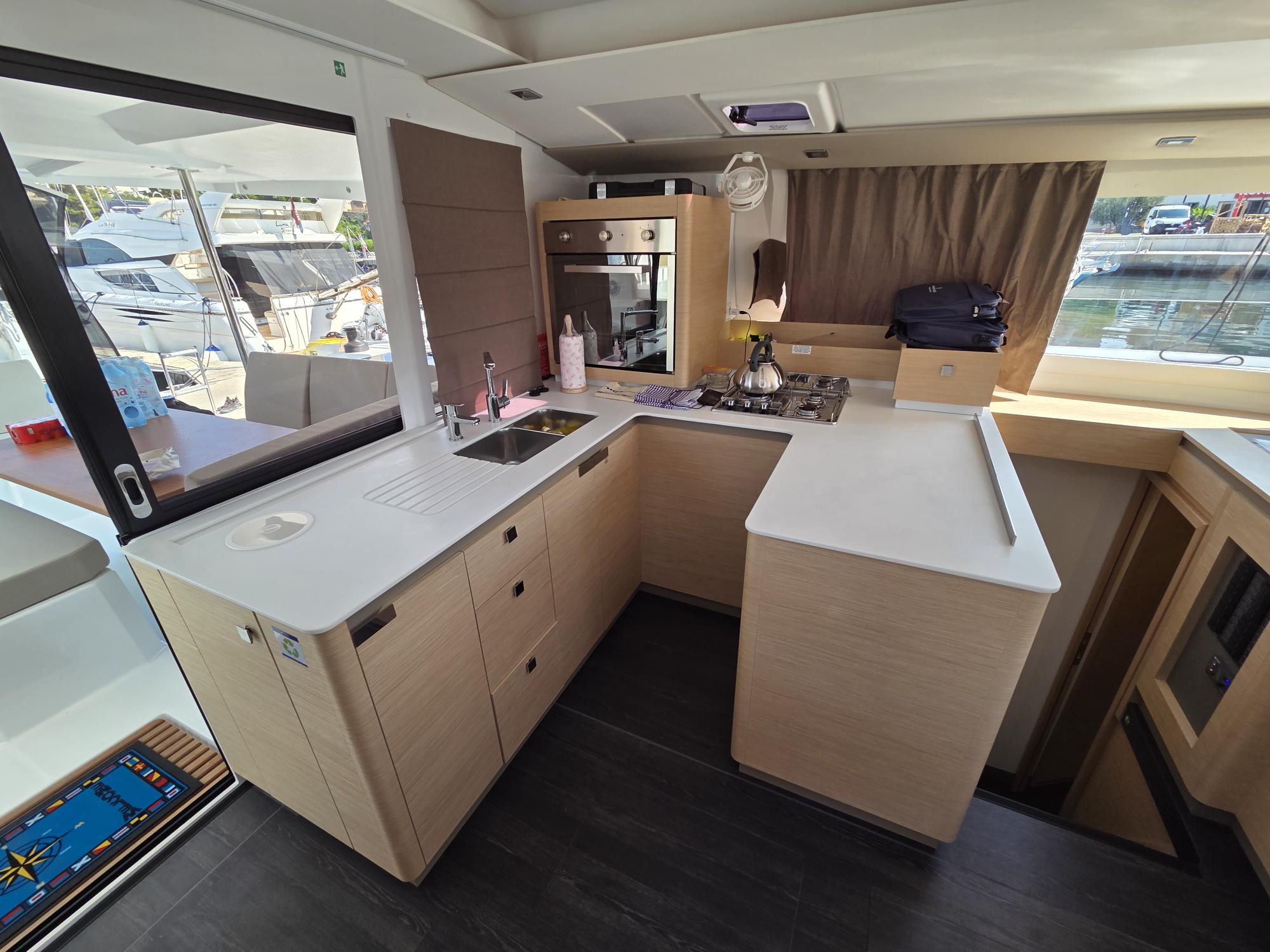 Fountaine Pajot Astrea 42 - 4 + 2 cab. — photo 5