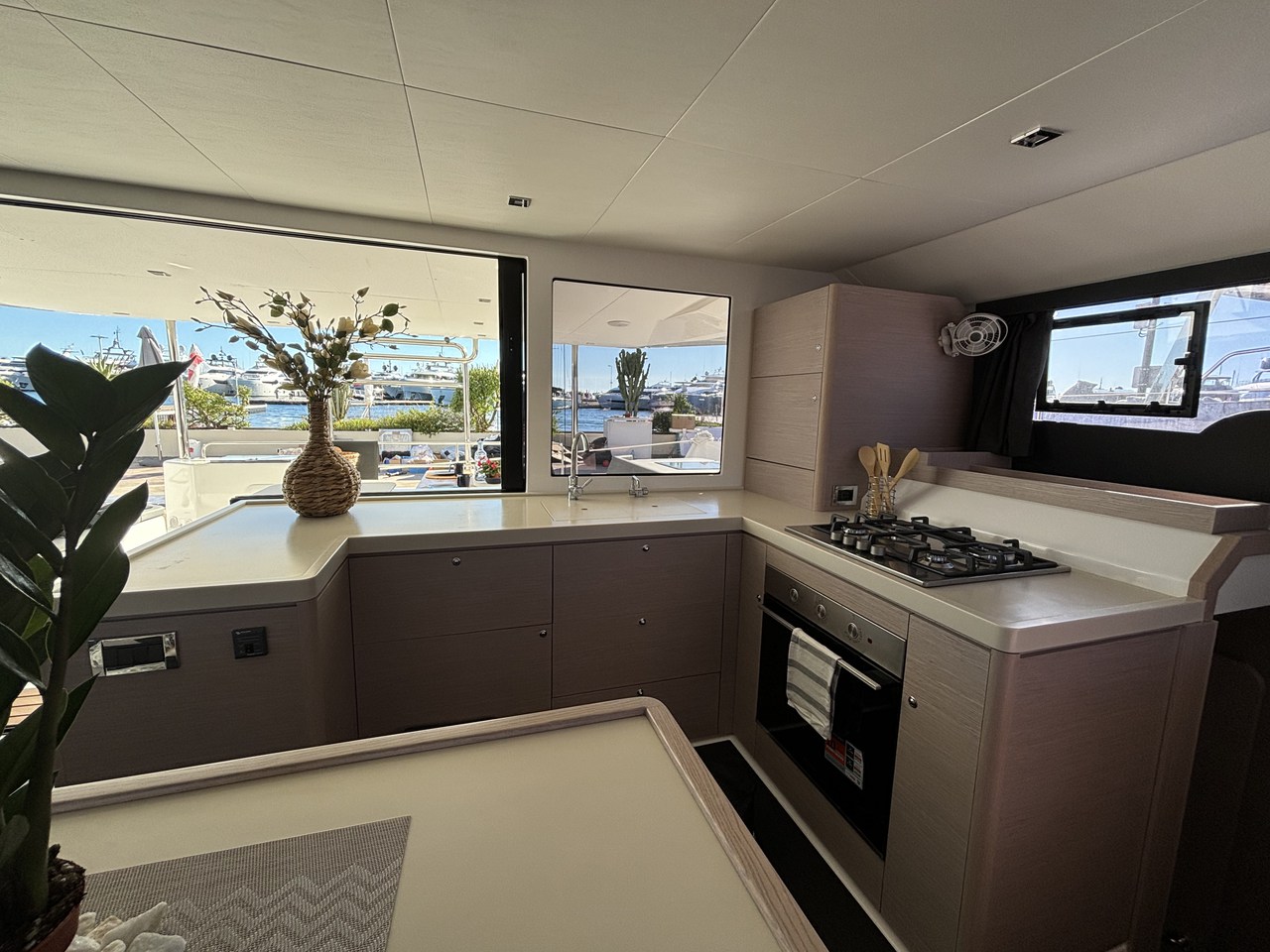 Dufour 48 Catamaran - 5 + 1 cab. — photo 11