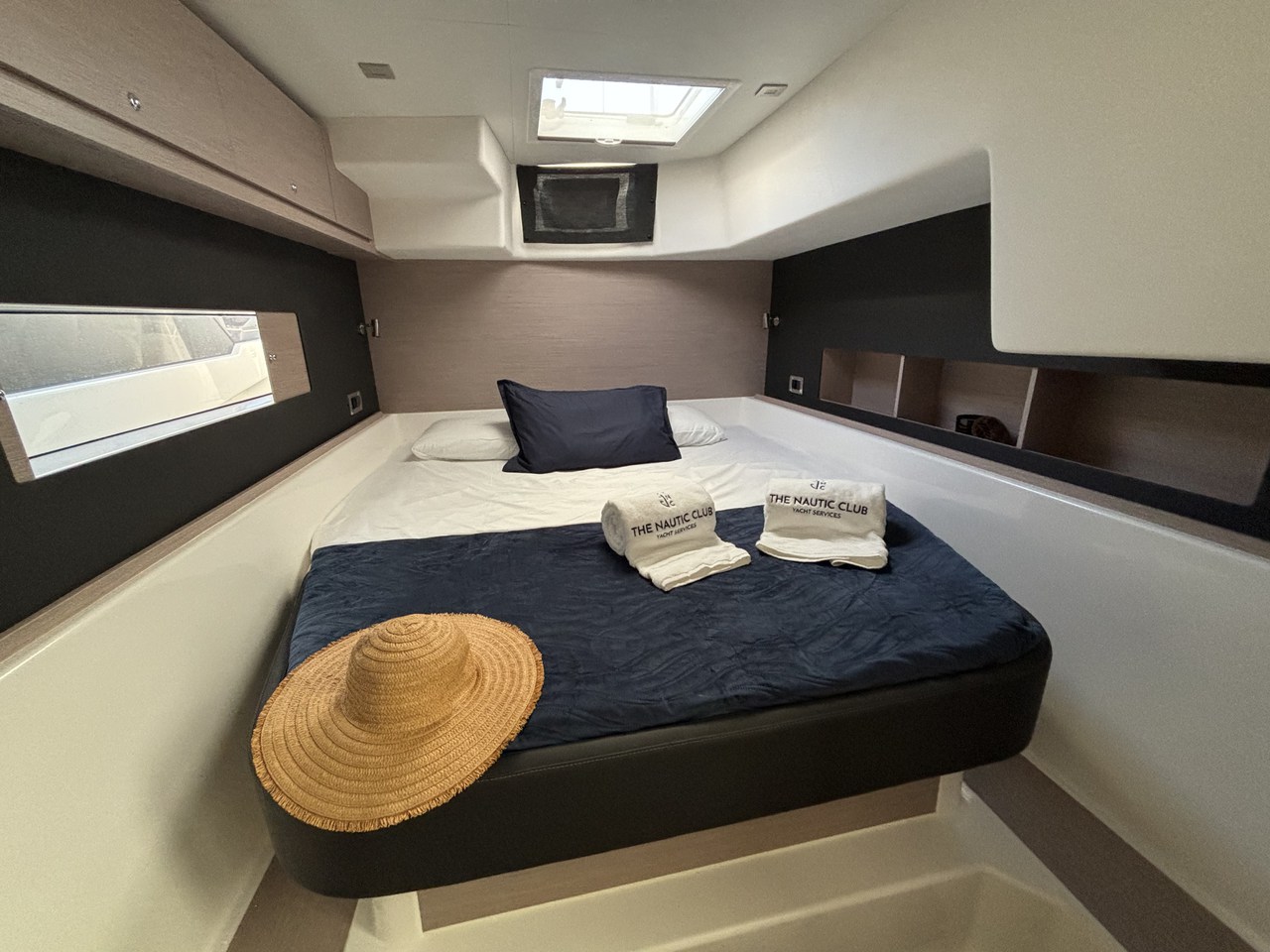 Dufour 48 Catamaran - 5 + 1 cab. — photo 12