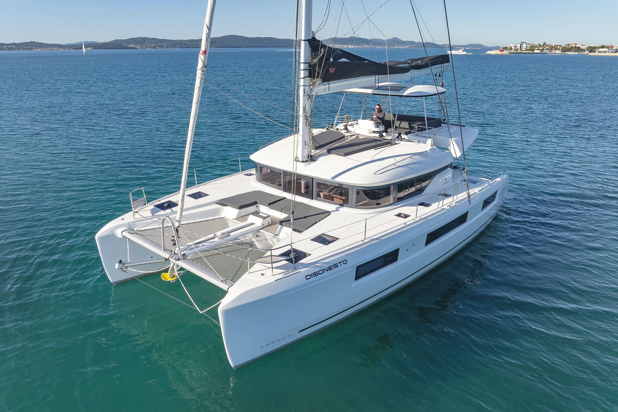Lagoon 51 - 6 + 1 cab. — photo 1