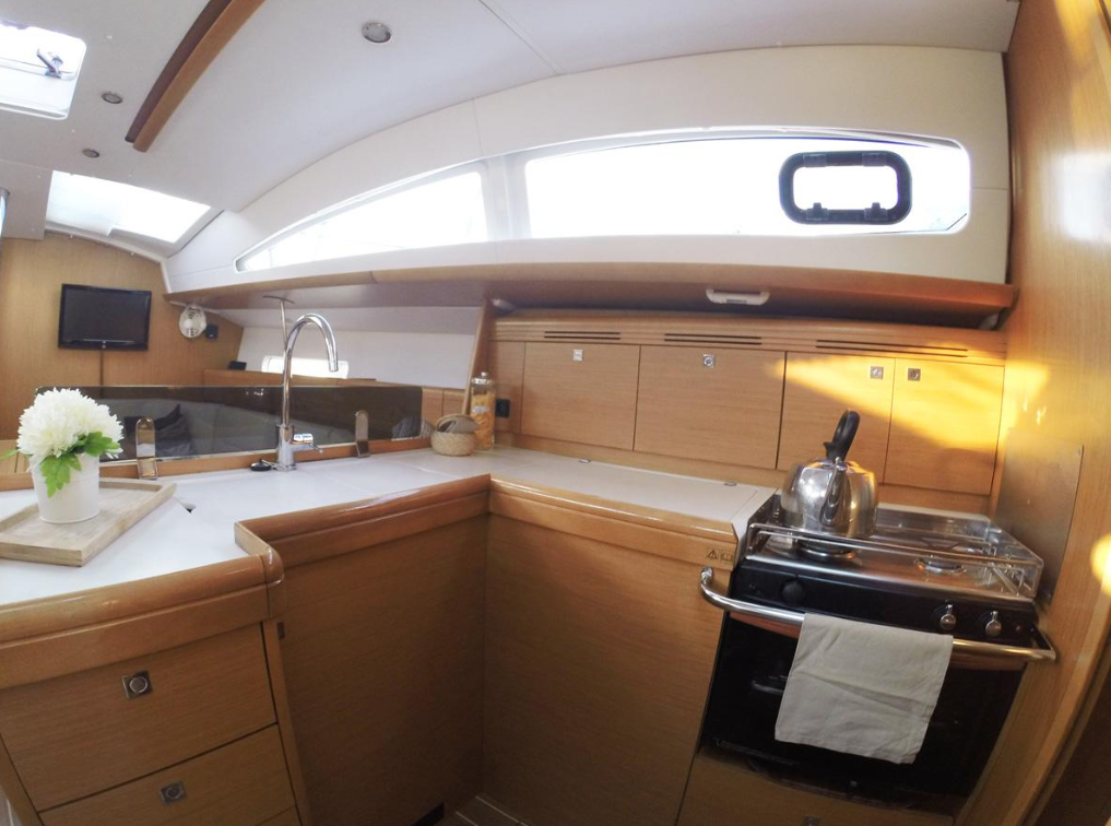 Sun Odyssey 42 DS — photo 8