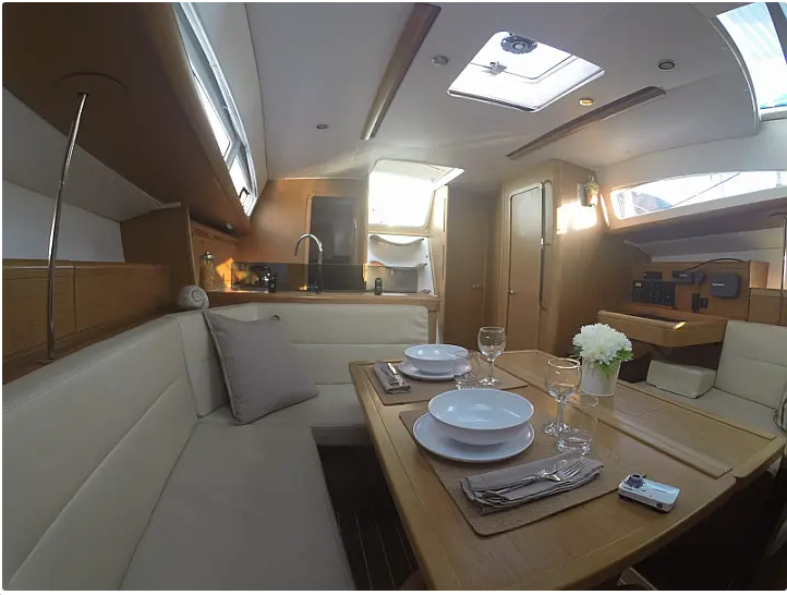 Sun Odyssey 42 DS — photo 9
