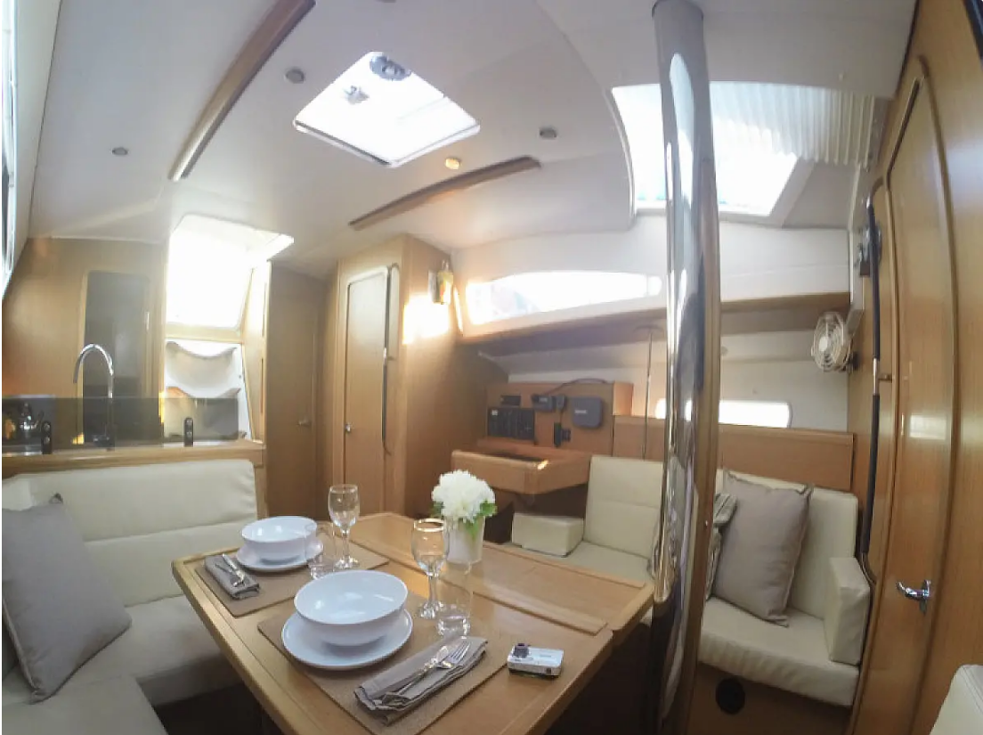 Sun Odyssey 42 DS — photo 11