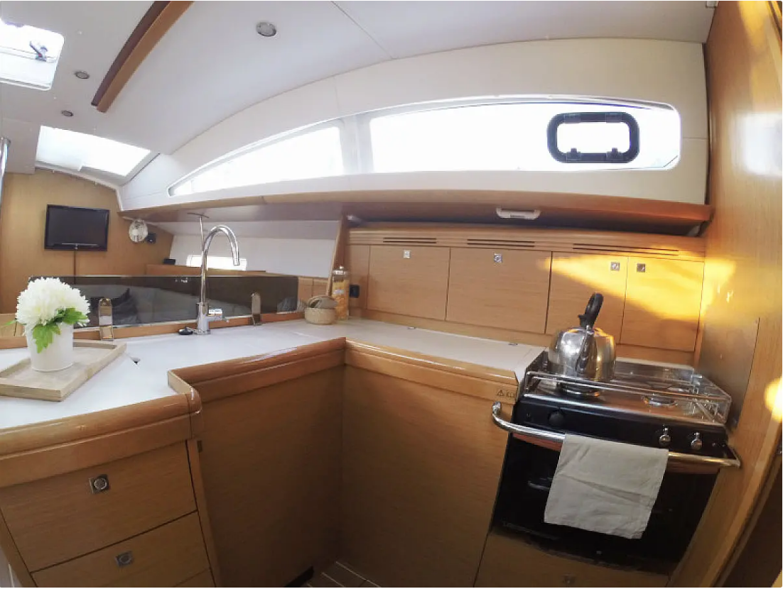Sun Odyssey 42 DS — photo 13