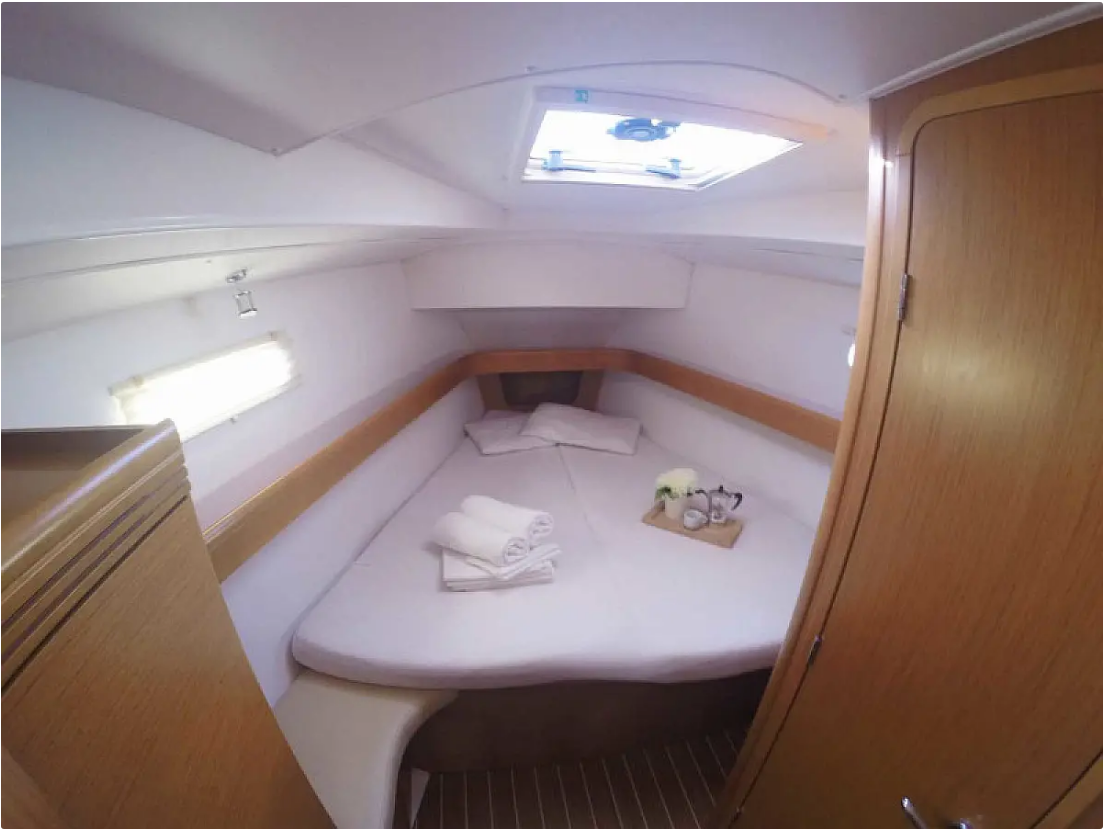 Sun Odyssey 42 DS — photo 18