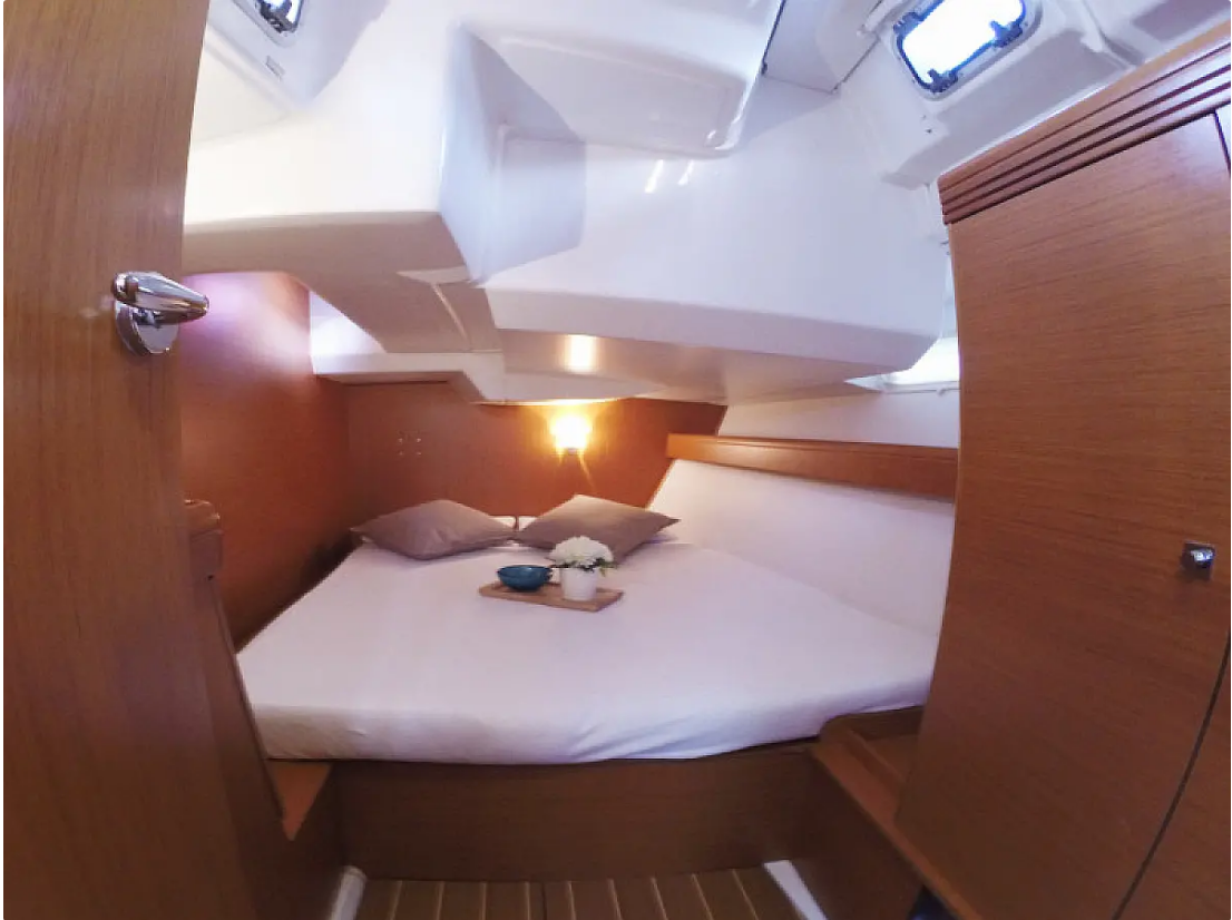 Sun Odyssey 42 DS — photo 19