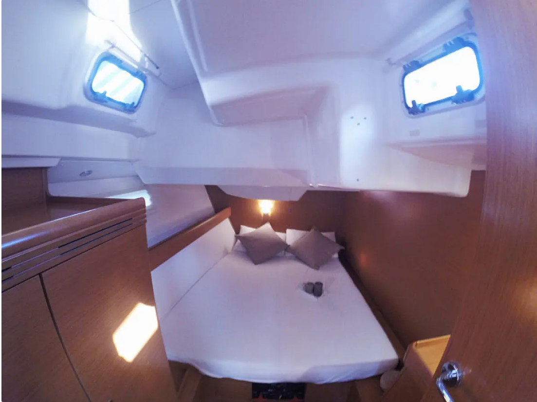 Sun Odyssey 42 DS — photo 20