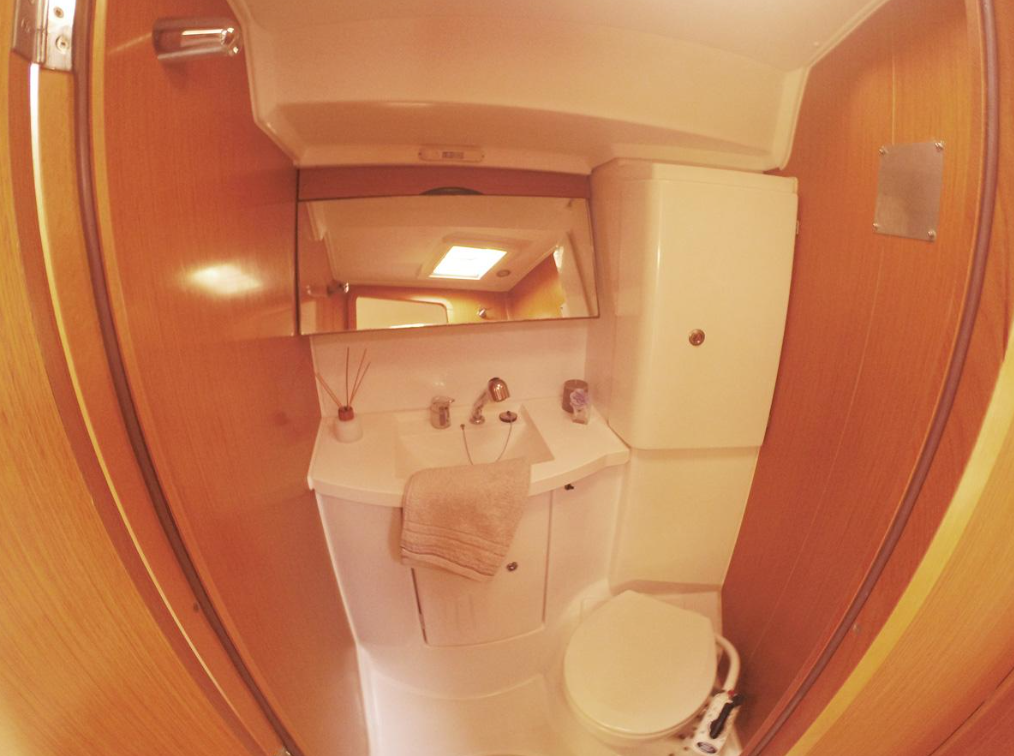 Sun Odyssey 42 DS — photo 21