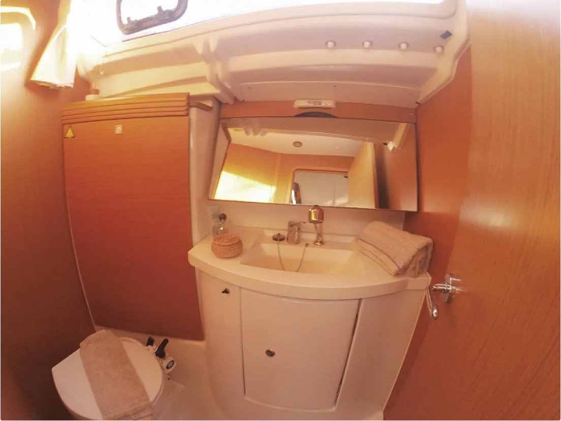 Sun Odyssey 42 DS — photo 22