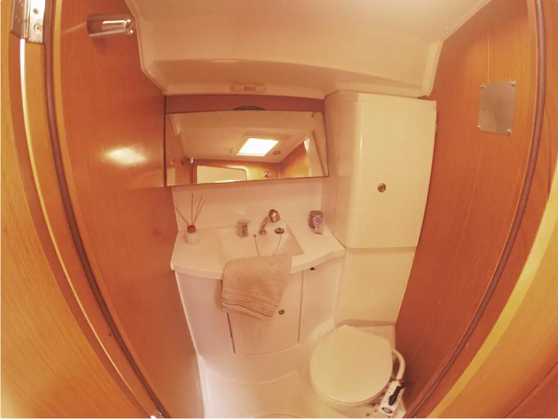 Sun Odyssey 42 DS — photo 24